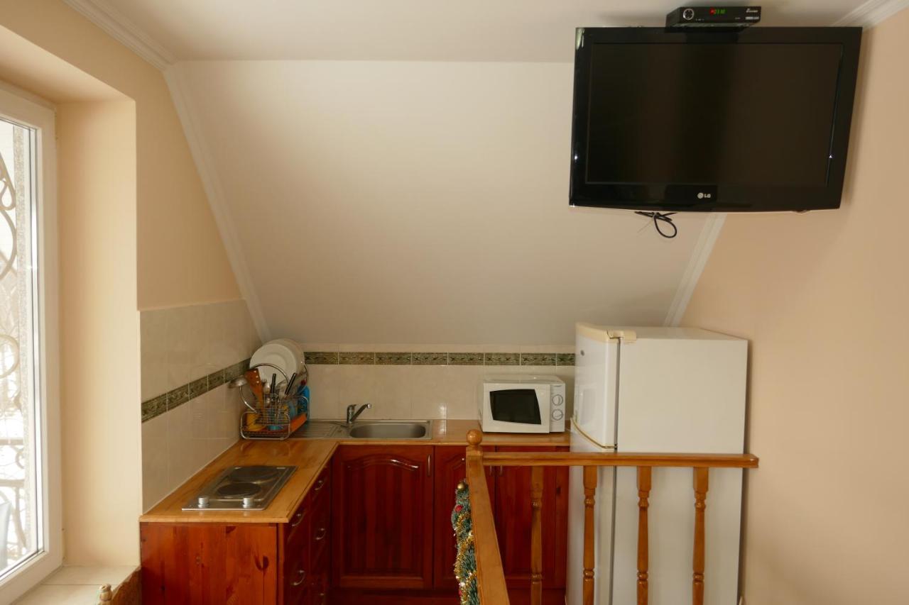 Лелека Guest House Dilyatyn Екстериор снимка