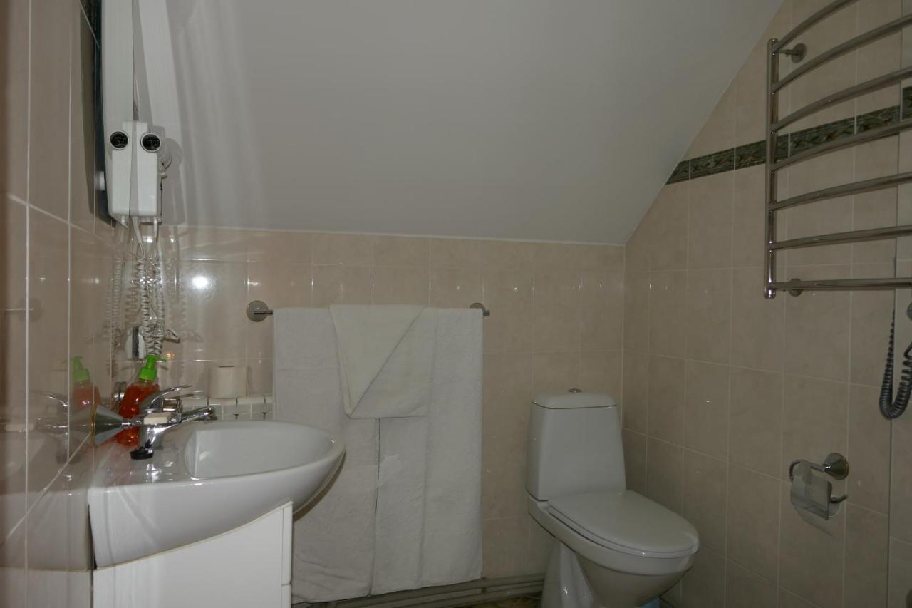 Лелека Guest House Dilyatyn Екстериор снимка