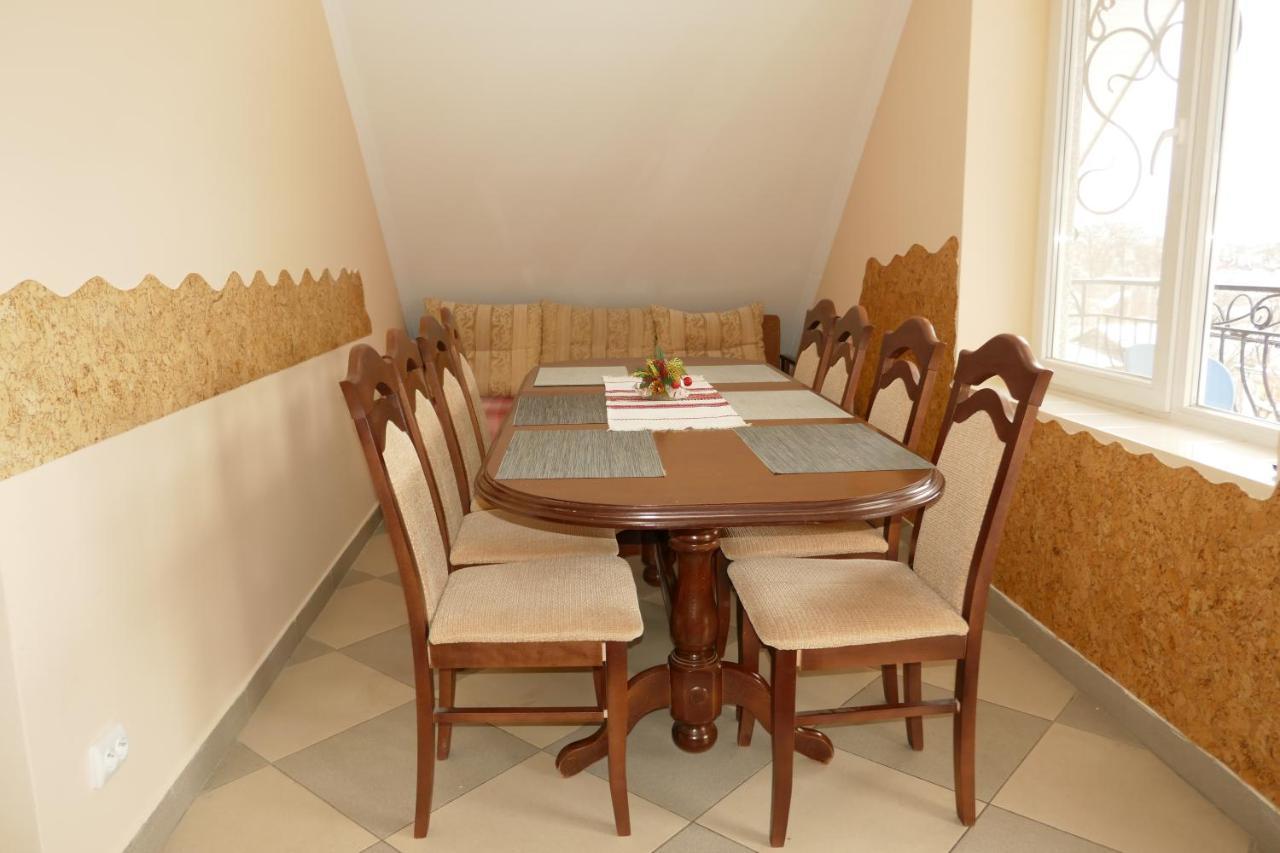 Лелека Guest House Dilyatyn Екстериор снимка