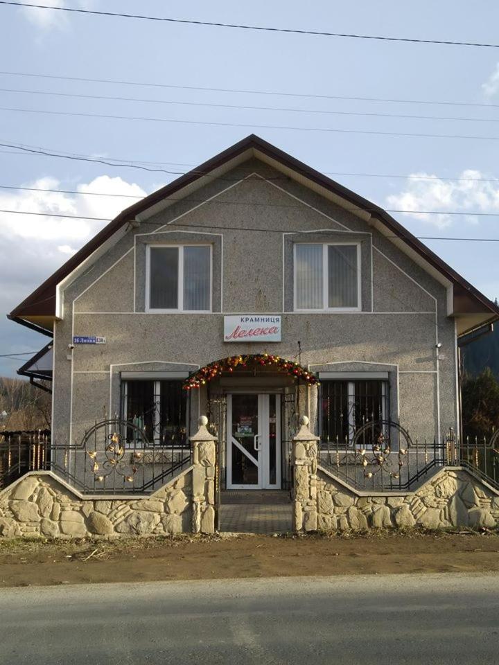 Лелека Guest House Dilyatyn Екстериор снимка